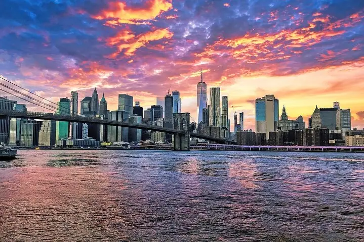 Crucero nocturno por el río de Manhattan con la Estatua de la Libertad