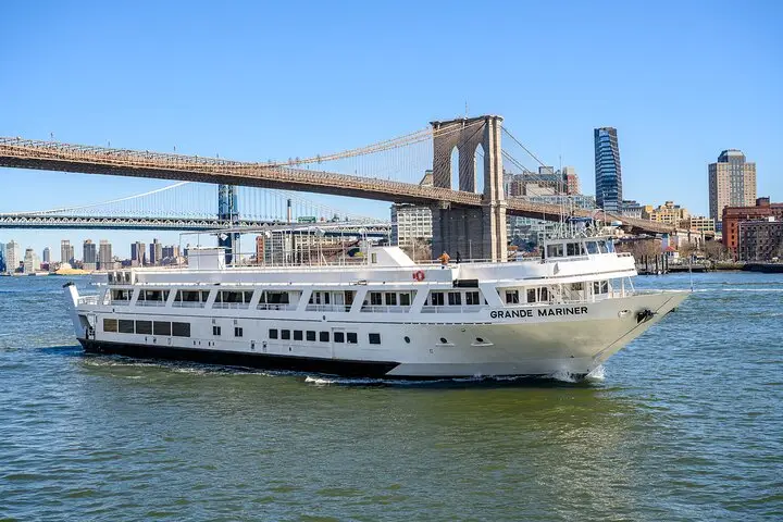 Crucero turístico de 90 minutos por Nueva York en el Grande Mariner