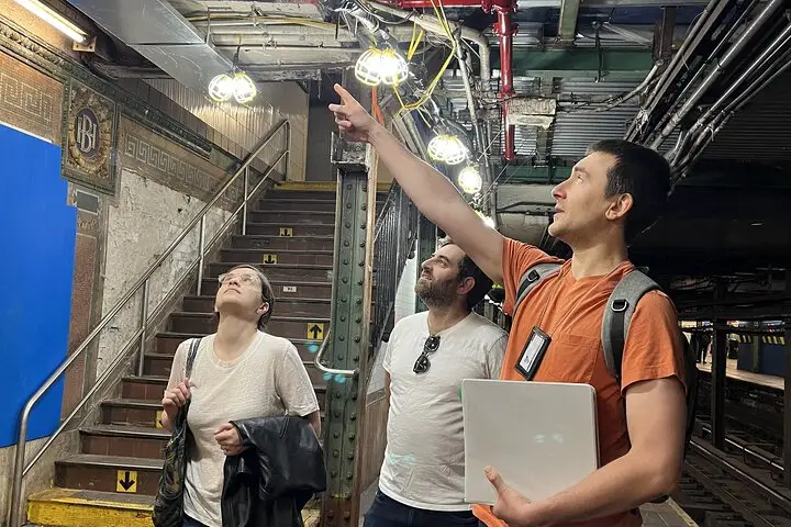 Descubre secretos ocultos del metro debajo de Brooklyn - Privado