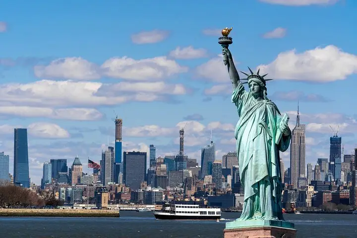 Entrada para la Estatua de la Libertad y excursión al Monumento conmemorativo del 11-S y Wall Street