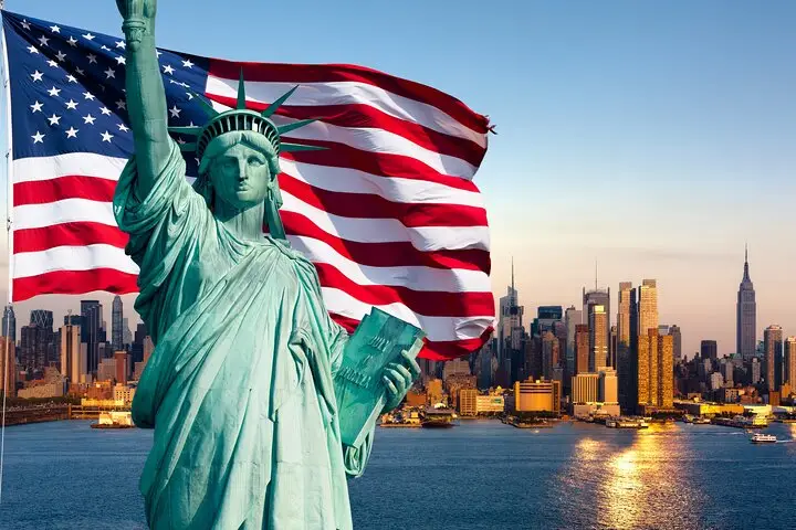 Estatua de la Libertad y Ellis Island en ferry con guía privado