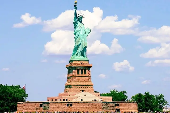 Estatua de la libertad e isla Ellis: visita guiada privada de medio día