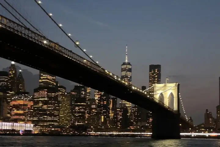 Experiencia nocturna entre vistas y bebidas desde Manhattan hasta Brooklyn