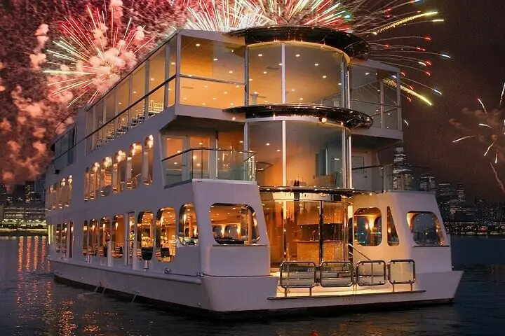 Fuegos artificiales en un yate de lujo con barra libre y cena