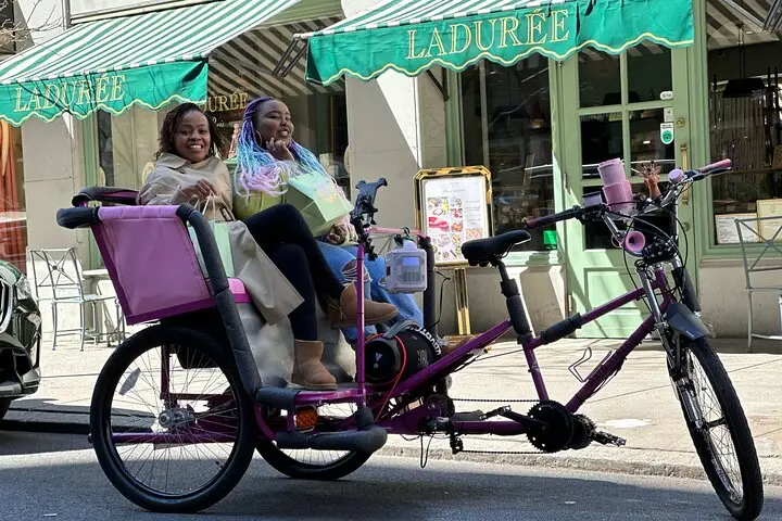 Gira de Gossip Girl por Uluc JJ y Kenan