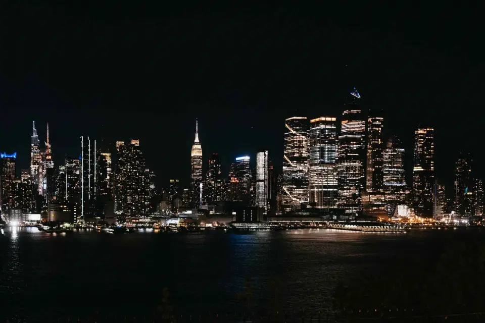 NYC: City Skyline Sightseeing Tour en autobús de noche