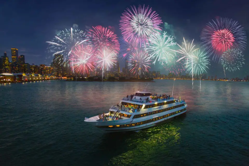 NYC: Crucero por el Puerto con Cena Buffet y Fuegos Artificiales en Nochevieja