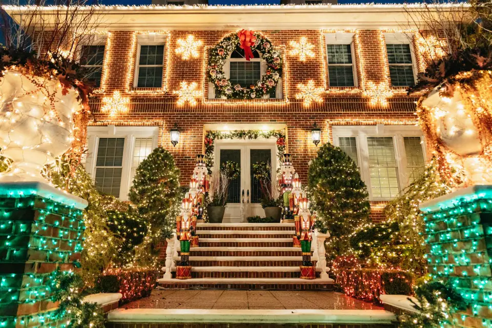NYC: Dyker Heights Luces de Navidad y Skyline View tour en autobús