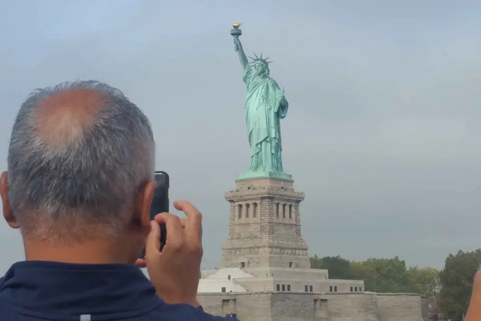 NYC: estatua de la Libertad e isla Ellis con ferry