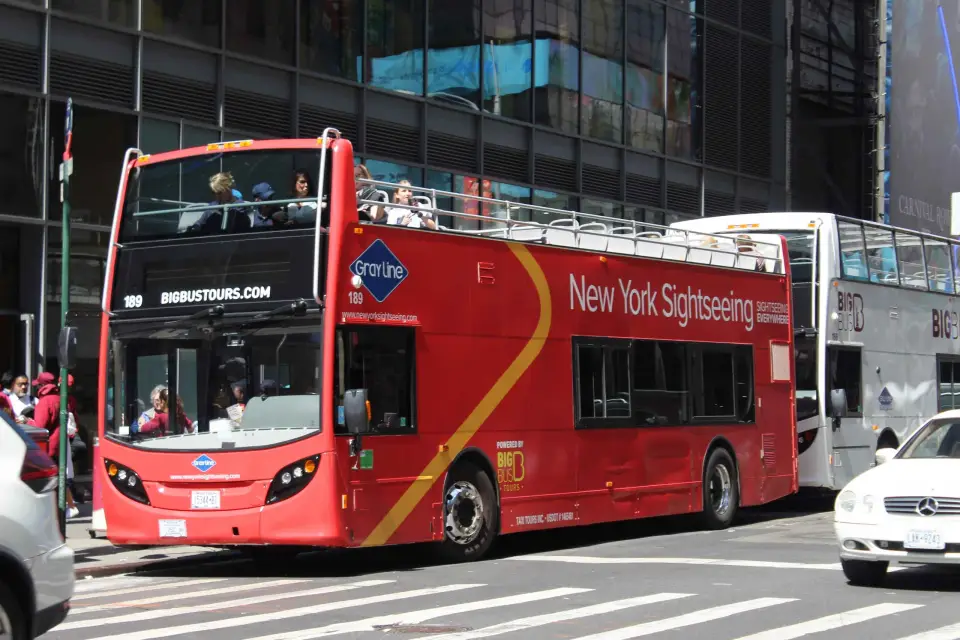 NYC: Excursión en Autobús Hop-On Hop-Off con Crucero en Barco