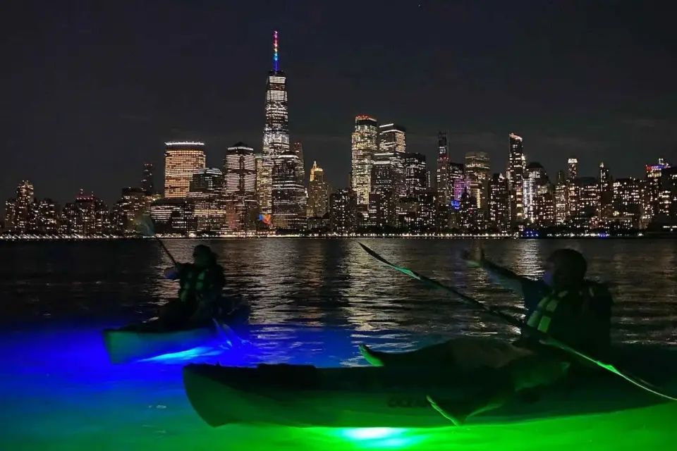 NYC: Excursión guiada en kayak con luces LED desde Jersey City
