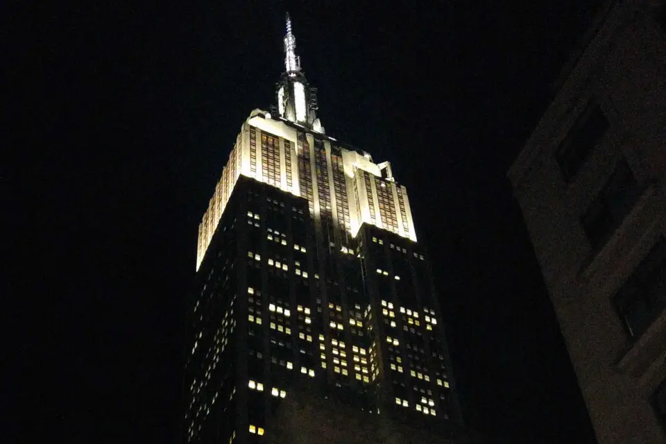 NYC; Paseo nocturno por el centro, puesta de sol en el Empire State Building