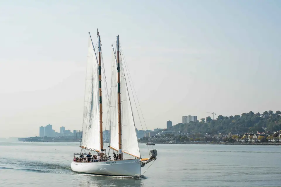 NYC Paseo en velero por el follaje otoñal del río Hudson