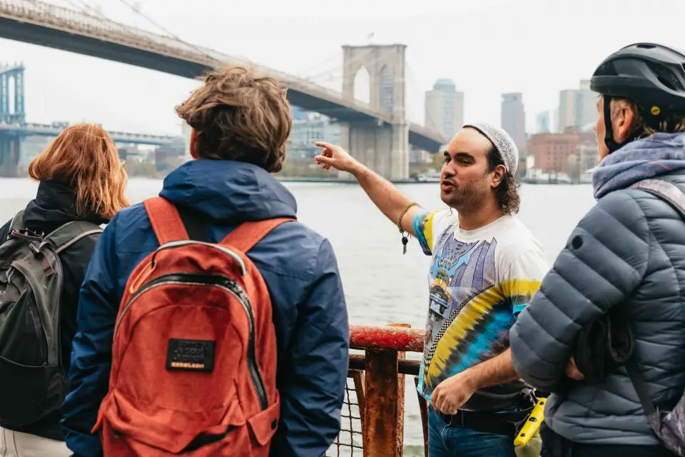 NYC: Recorrido en Bicicleta por la Historia Radical y Extraña de Manhattan