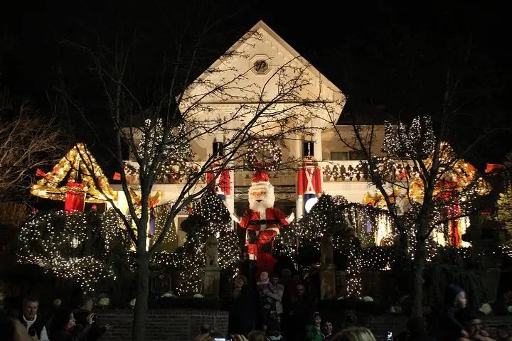 Recorrido sobre las luces navideñas de Brooklyn en Dyker Heights