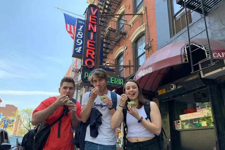 Recorrido a pie privado de 2 horas por los sitios de cine y televisión de East Village