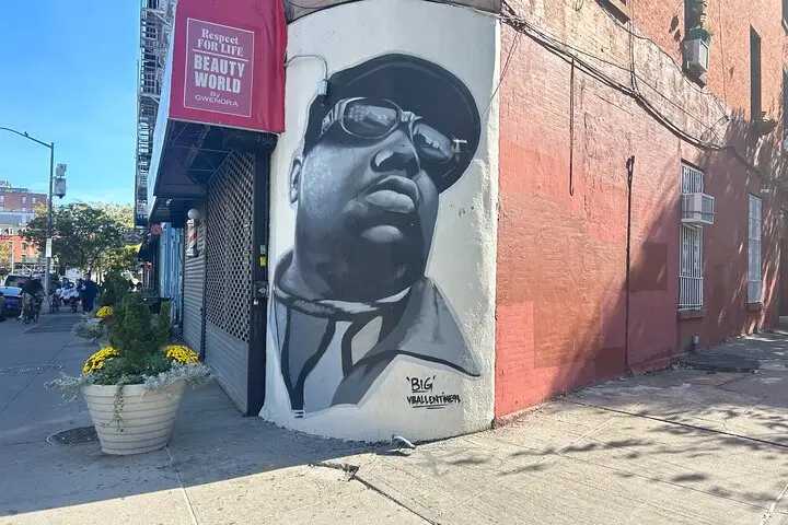 Tour a pie: Vida y Legado de Biggie Smalls en Brooklyn