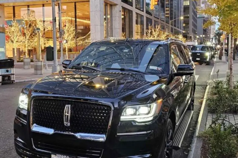 Traslado do aeroporto JFK para Manhattan em SUV de luxo