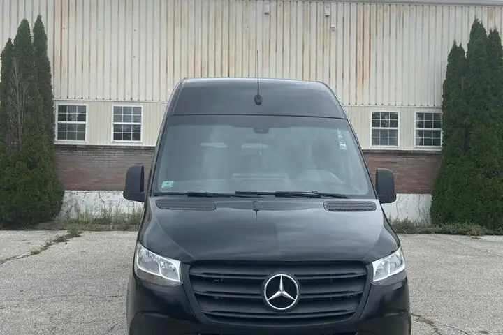 Traslado al aeropuerto LGA/Manhattan en camioneta de lujo, traslado de ida.