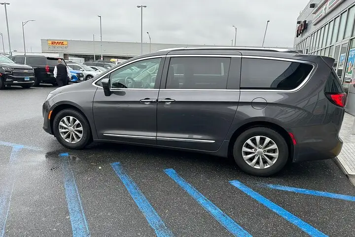 Traslado privado desde el aeropuerto de Nueva York (LGA) al puerto de Manhattan