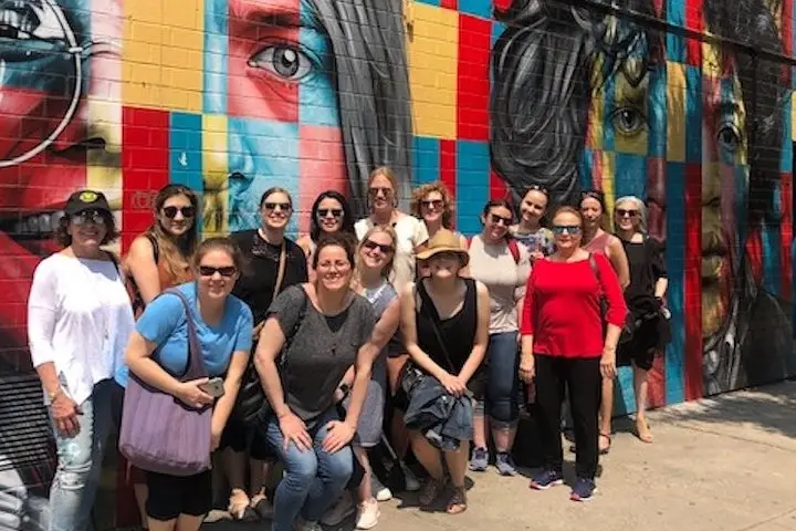 Buena vibra en el Lower East Side: Paseo de descubrimiento lleno de arte