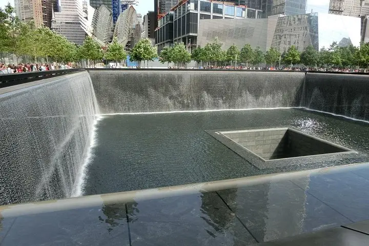 VIP Ground Zero 9/11 Memorial Tour más Battery Park y Wall Street