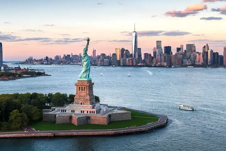 Visita la Estatua de la Libertad y recorrido a pie de 3 horas por Manhattan