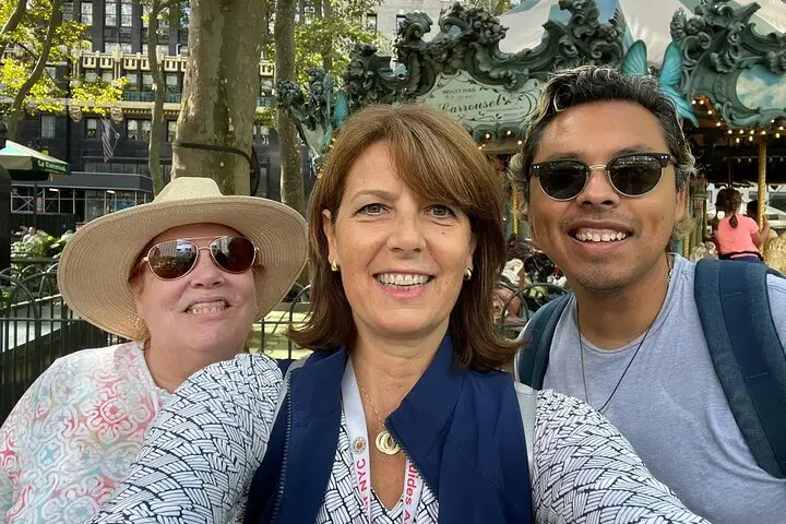Visita al mercado de pulgas vintage en la ciudad de Nueva York con un guía experto local