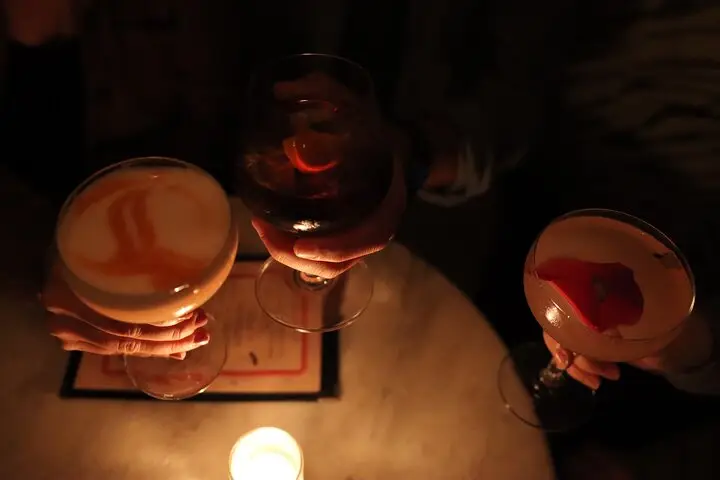Visita a pie de los bares clandestinos de la ciudad de Nueva York