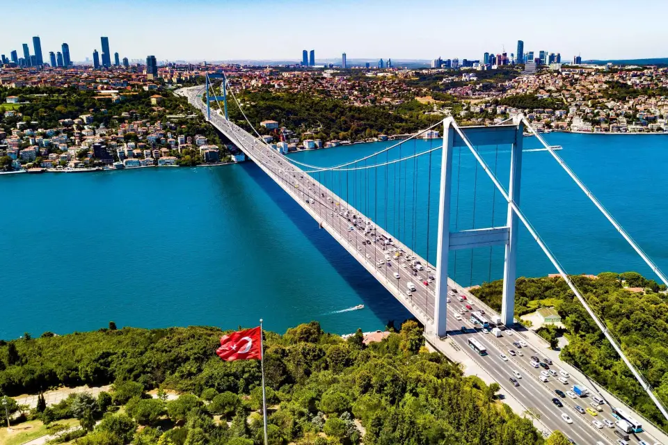 Estambul: Crucero por el Bósforo con 1 parada en el lado asiático