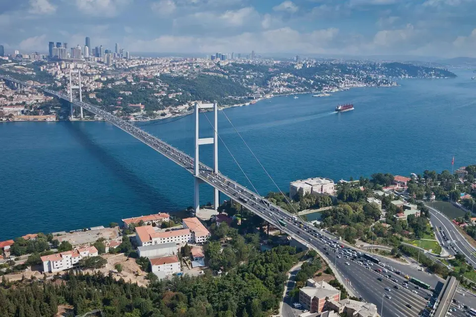 Crucero por el Bósforo desde el aeropuerto de Estambul
