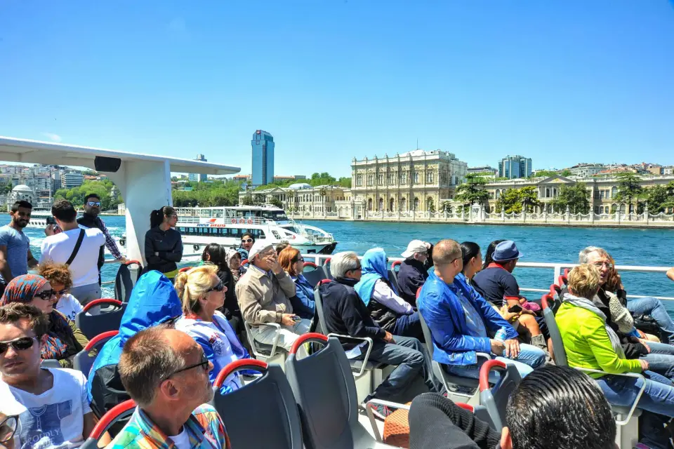 Estambul: Crucero por el Bósforo con audioguía y opción de puesta de sol