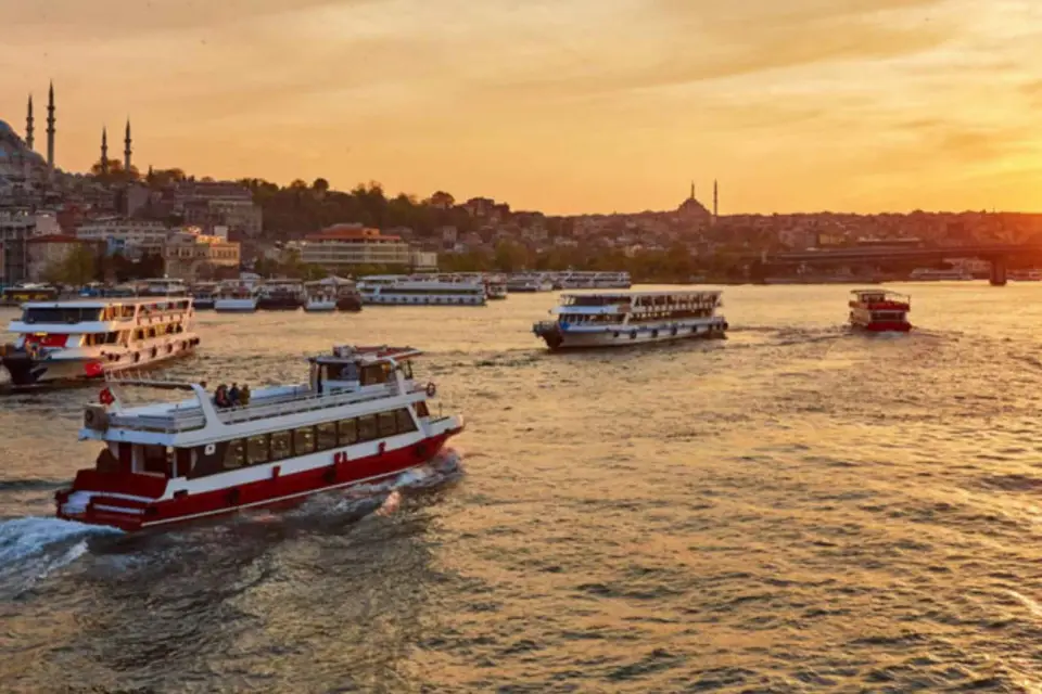 Estambul: Crucero por el Bósforo y el Cuerno de Oro por la mañana o al atardecer