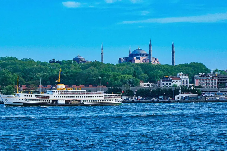 Estambul: Crucero por el Bósforo y tour en autobús con visita al Bazar
