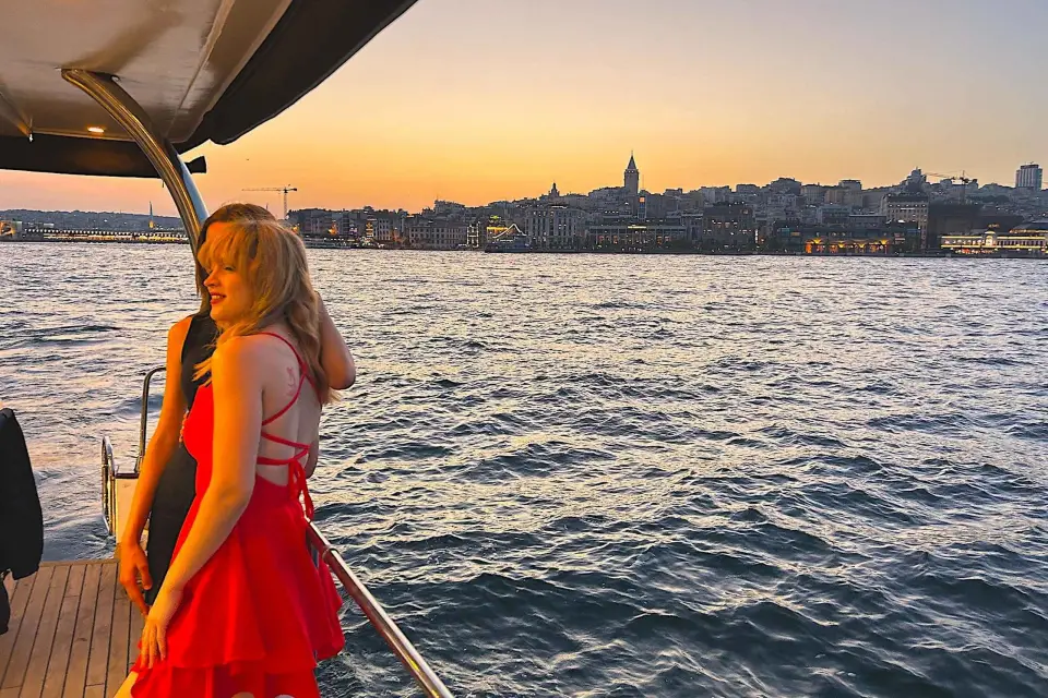 Estambul: Crucero por el Bósforo en yate de día o al atardecer