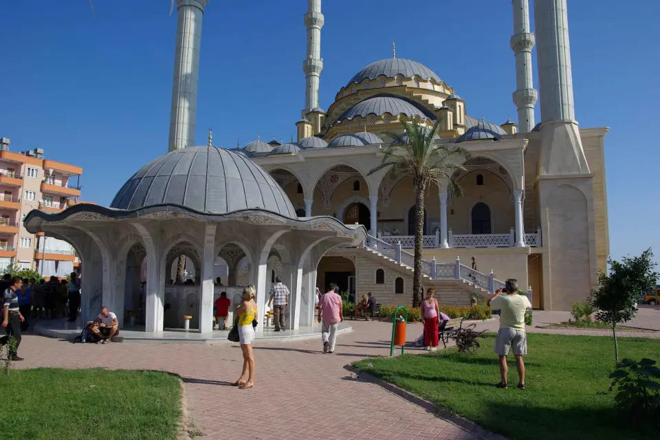 Crucero por el río Manavgat y visita al bazar con almuerzo