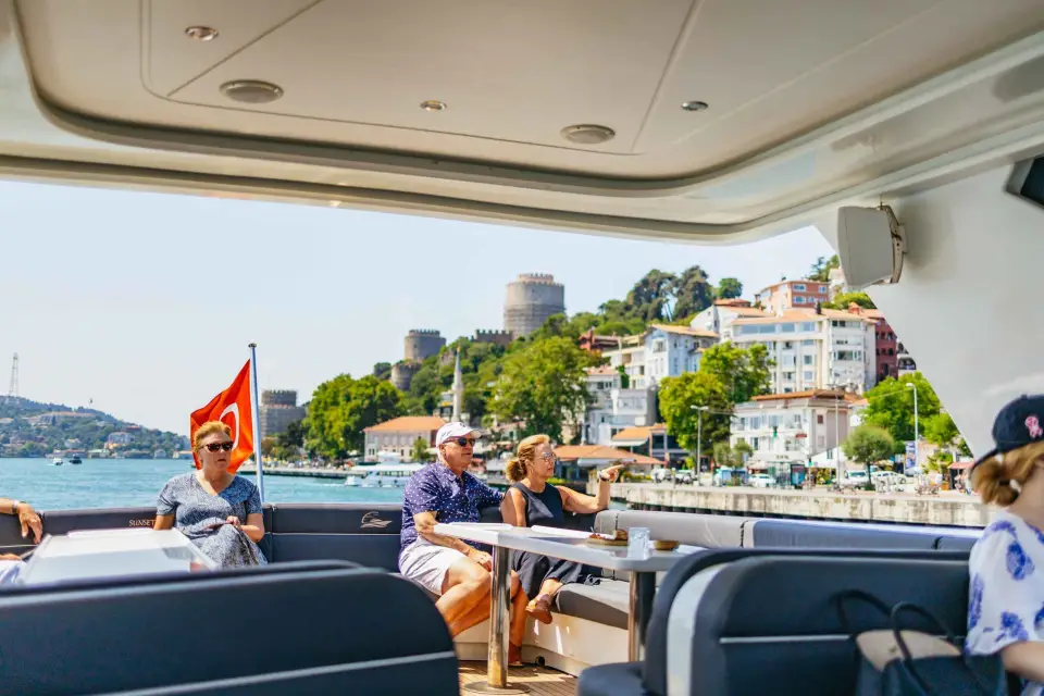 Estambul: Crucero en yate por el Bósforo con escala en el lado asiático