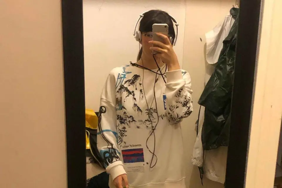 Diseño de bolsas sostenibles: Taller de transformación de una camiseta en una bolsa de tela
