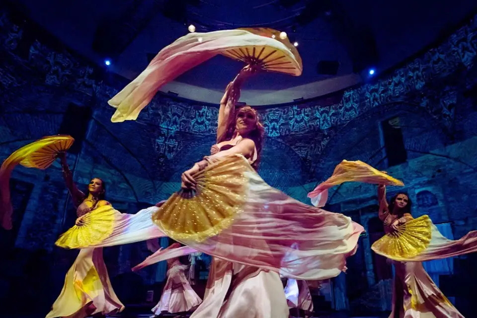 Espectáculo de Danza Turca en el Centro Cultural Hodjapasha de Estambul