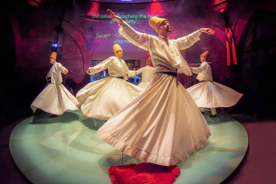 Estambul: Espectáculo y Exposición de los Derviches Remolinos de Hodjapasha