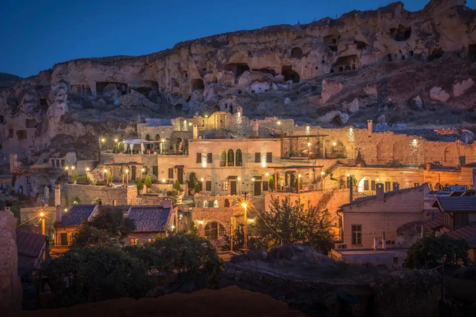 Desde Estambul: Excursión de 2 días a Capadocia con hotel en globo+cueva