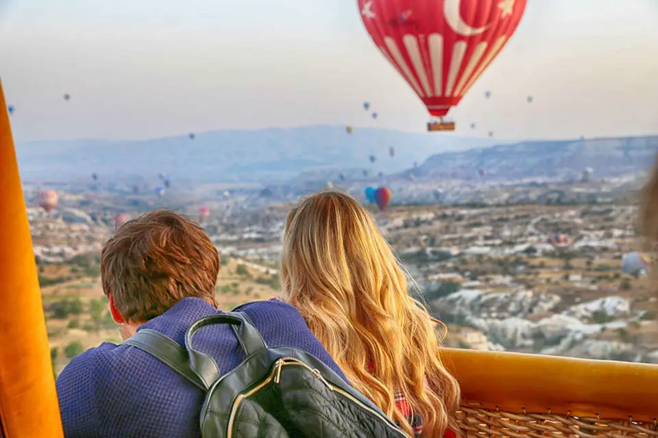 Estambul: Excursión de 4 días a Capadocia en avión y globo aerostático