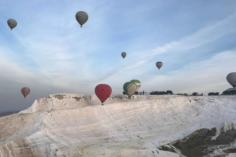 Desde Estambul Excursión de un día a Pamukkale con vuelos y traslados
