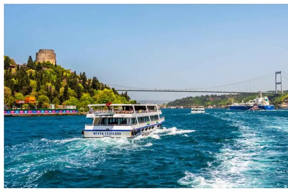 Recorrido por Europa y Asia en autobús y crucero por el Bósforo