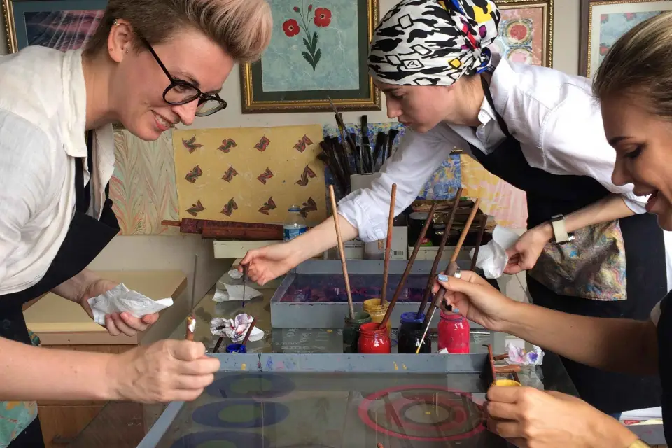 Taller de Arte Ebru de Papel Marmoleado Turco