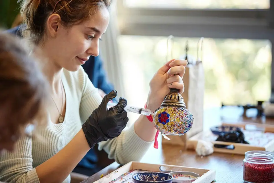 Estambul: Taller de lámparas de mosaico con delicias turcas y té
