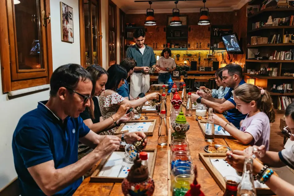 Estambul: Taller de lámparas de mosaico turco con bebidas y aperitivos