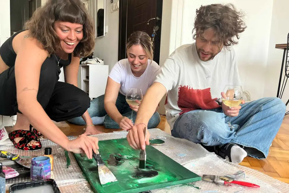 Estambul: Taller de vino y pintura con telas turcas
