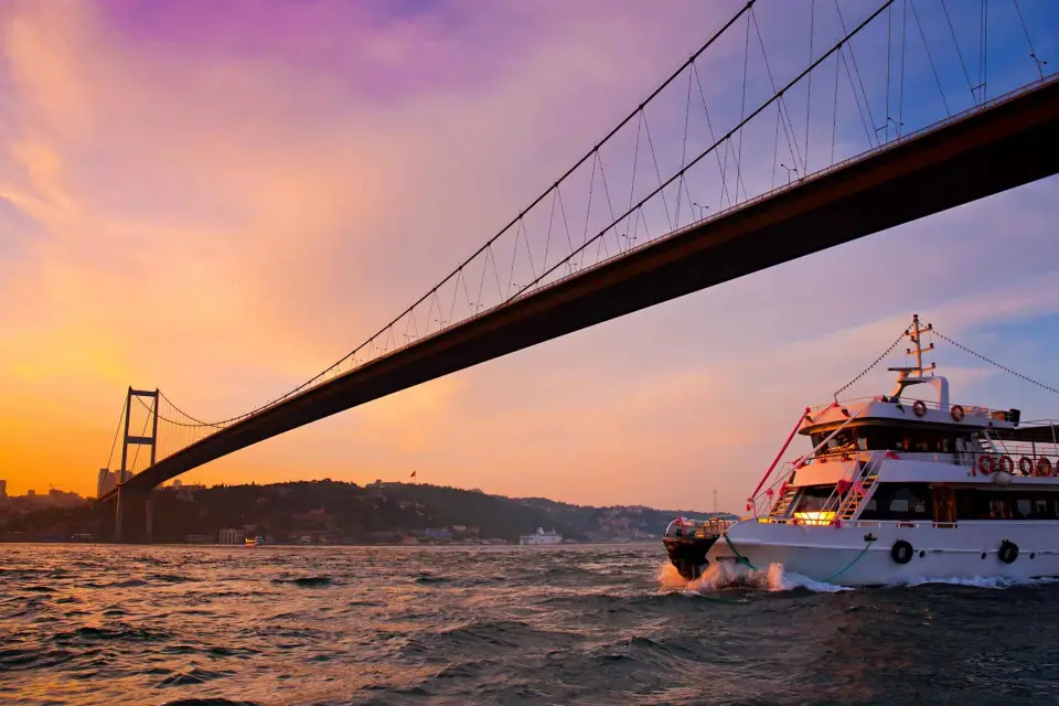 Estambul: tour en barco por el Bósforo y Dos Continentes con almuerzo