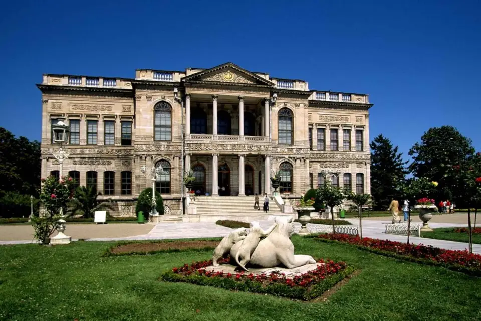 Estambul: tour guiado al palacio de Dolmabahçe y Uskudar